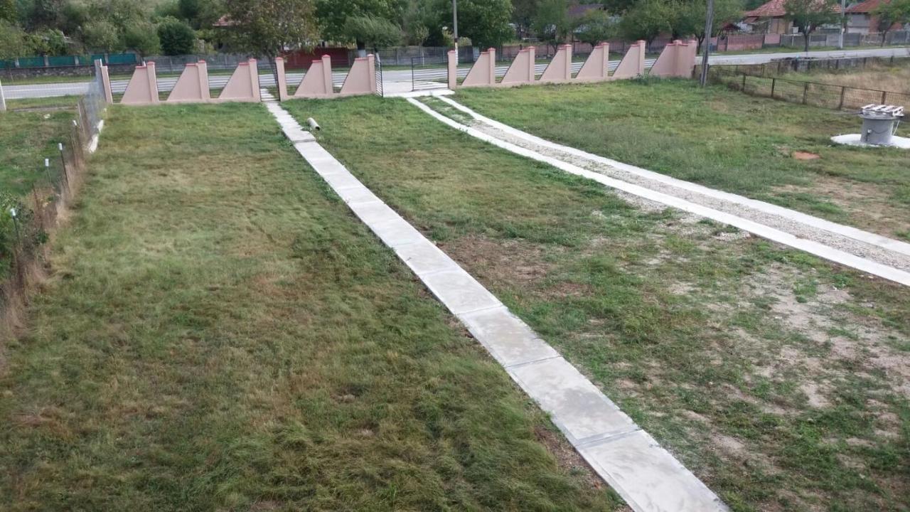 Pensiunea Aly Bumbesti Pitic Esterno foto